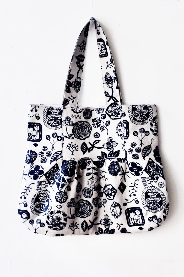  四角いヨークのトートバックセット花図案吹き寄せFlaxネイビー